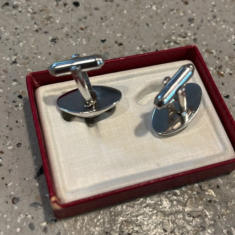 VINTAGE MULTIFACETED BLACK GLASS AND SILVER TONE CUFF LINKS